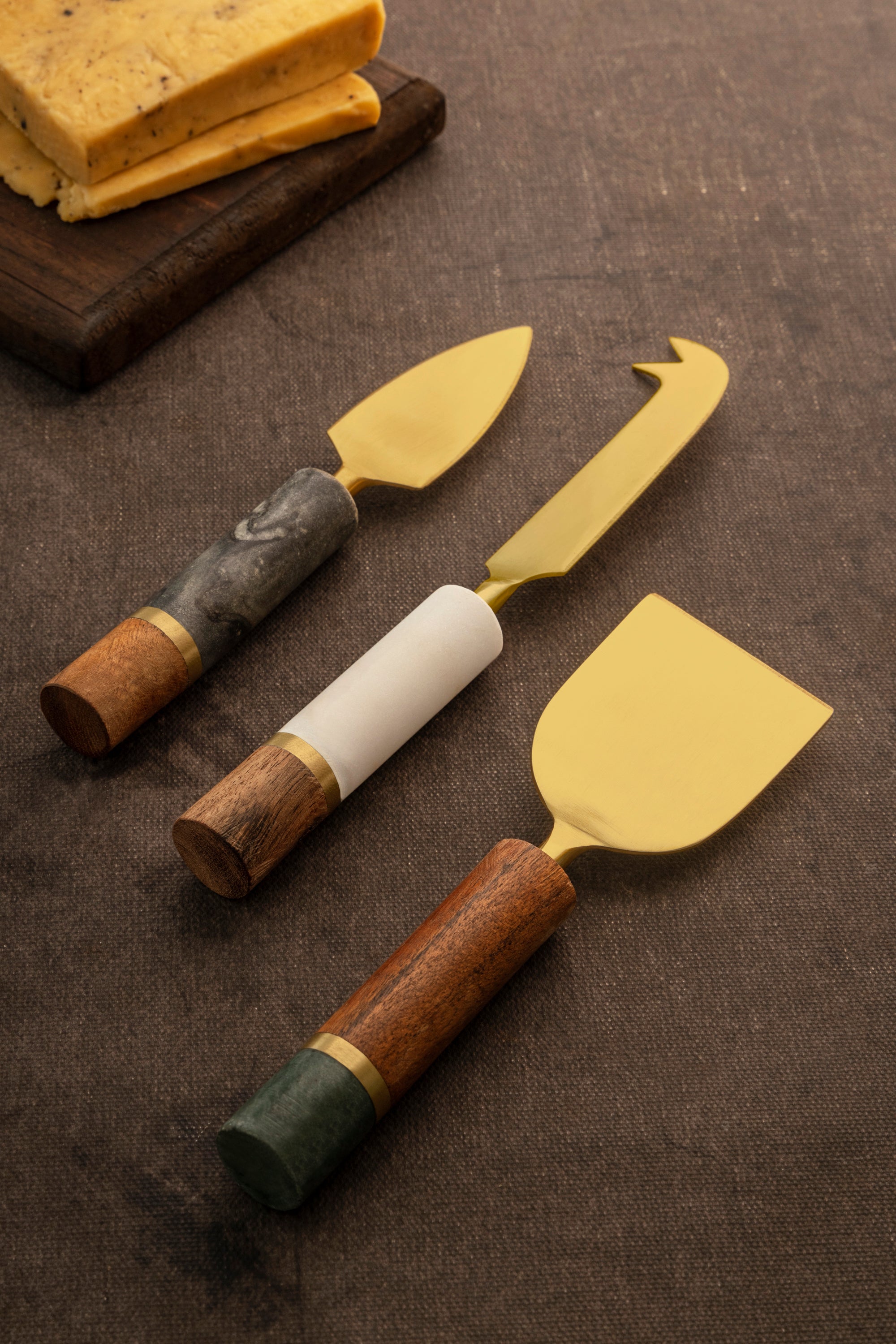 http://www.gaurikohli.com/cdn/shop/products/GK51064-1-premium-marble-and-wood-cheese-knives-set-gift-ideas.jpg?v=1644387214&width=2048