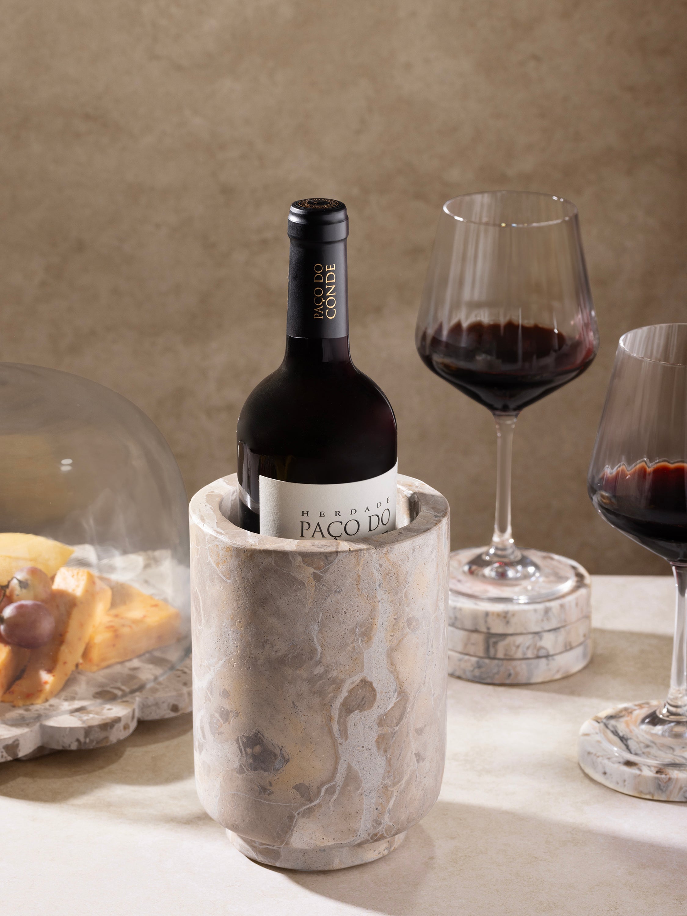 Handcrafted Brown Onyx Wine Holder – A timeless and elegant bar accessory