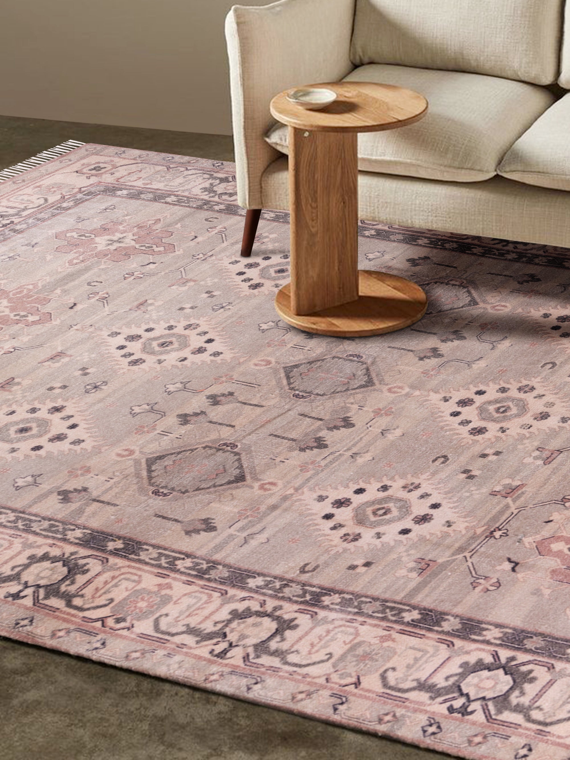 Soft and Durable Traditional Rug – Intricate Border and Ornate Details
