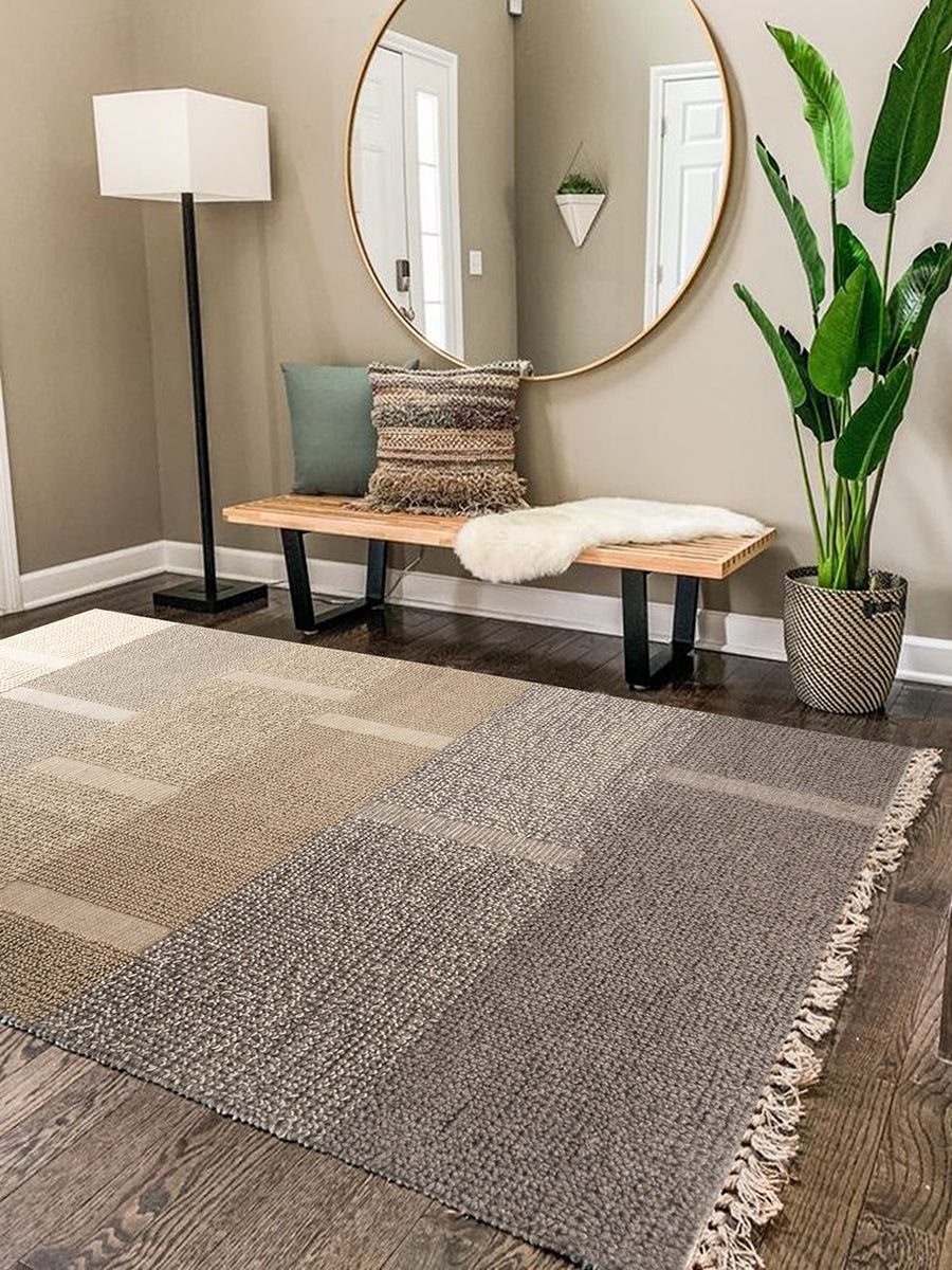 Natural Fiber Rug with Earthy Hues – Handcrafted Quality with Fringe Detailing
