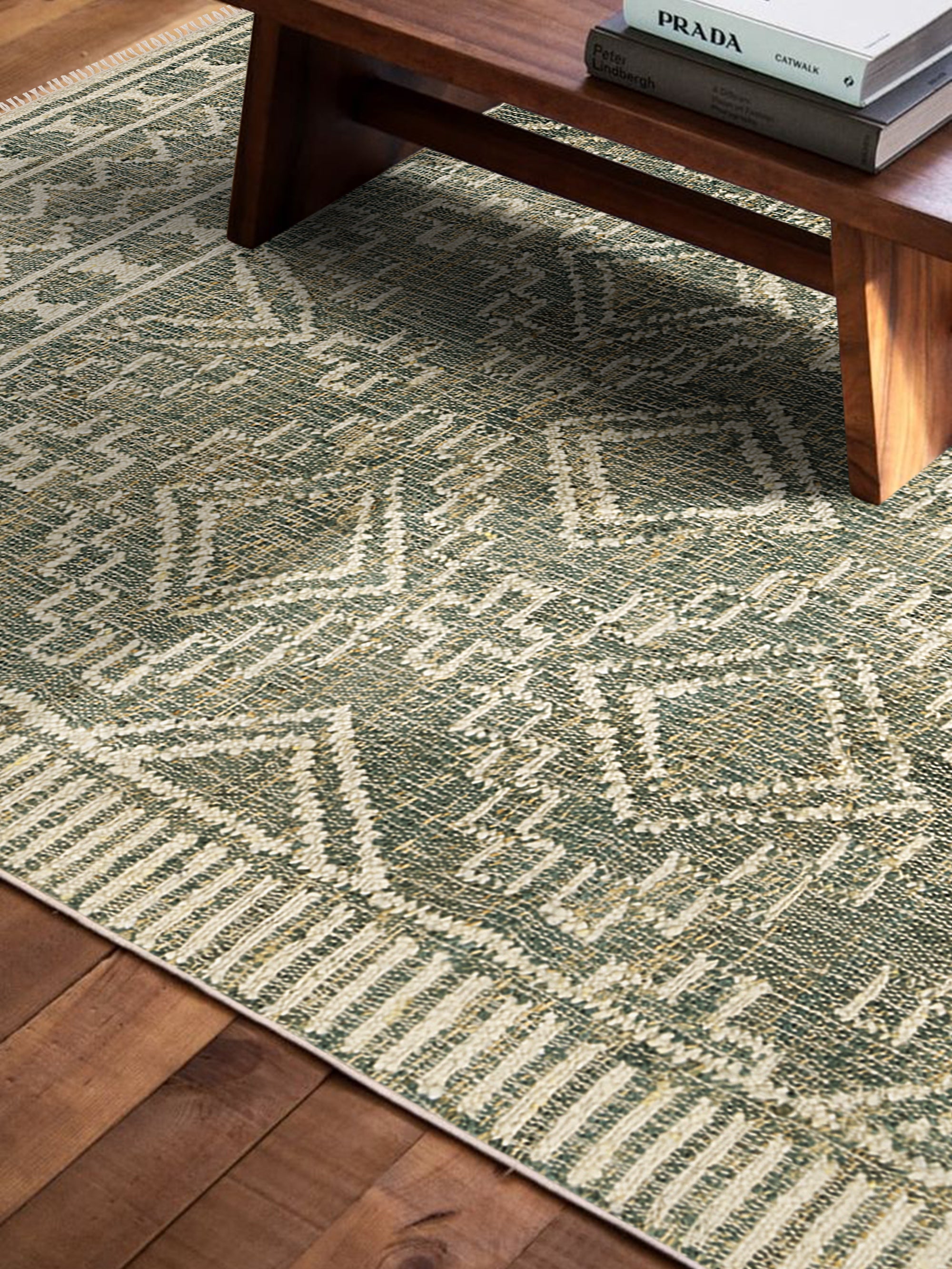 Elegant Flatweave Rug – Neutral Color Palette with Classic Southwestern Patterns
