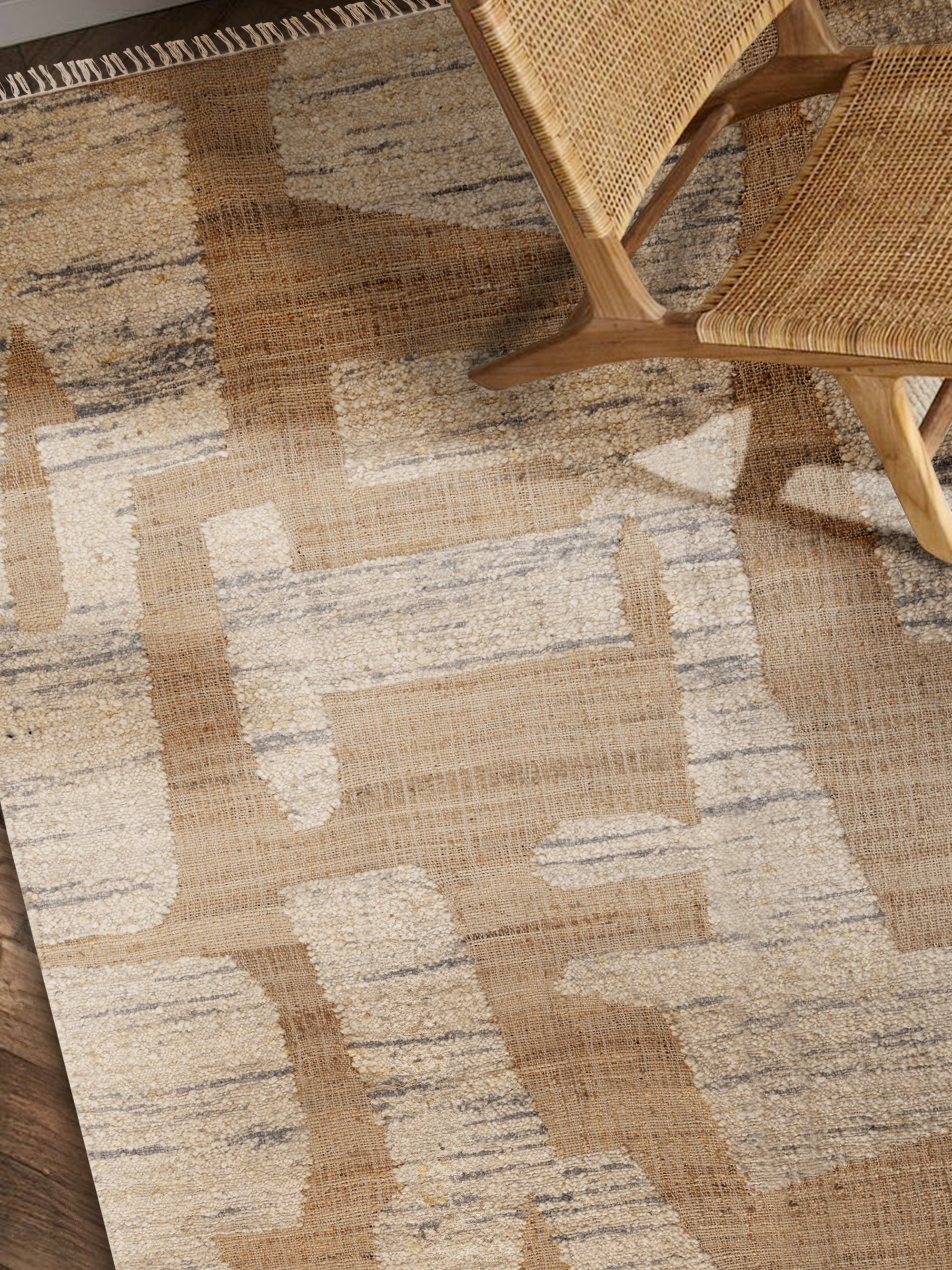 Premium Flatweave Wool Rug – Earth-Toned Abstract Pattern for Home Decor
